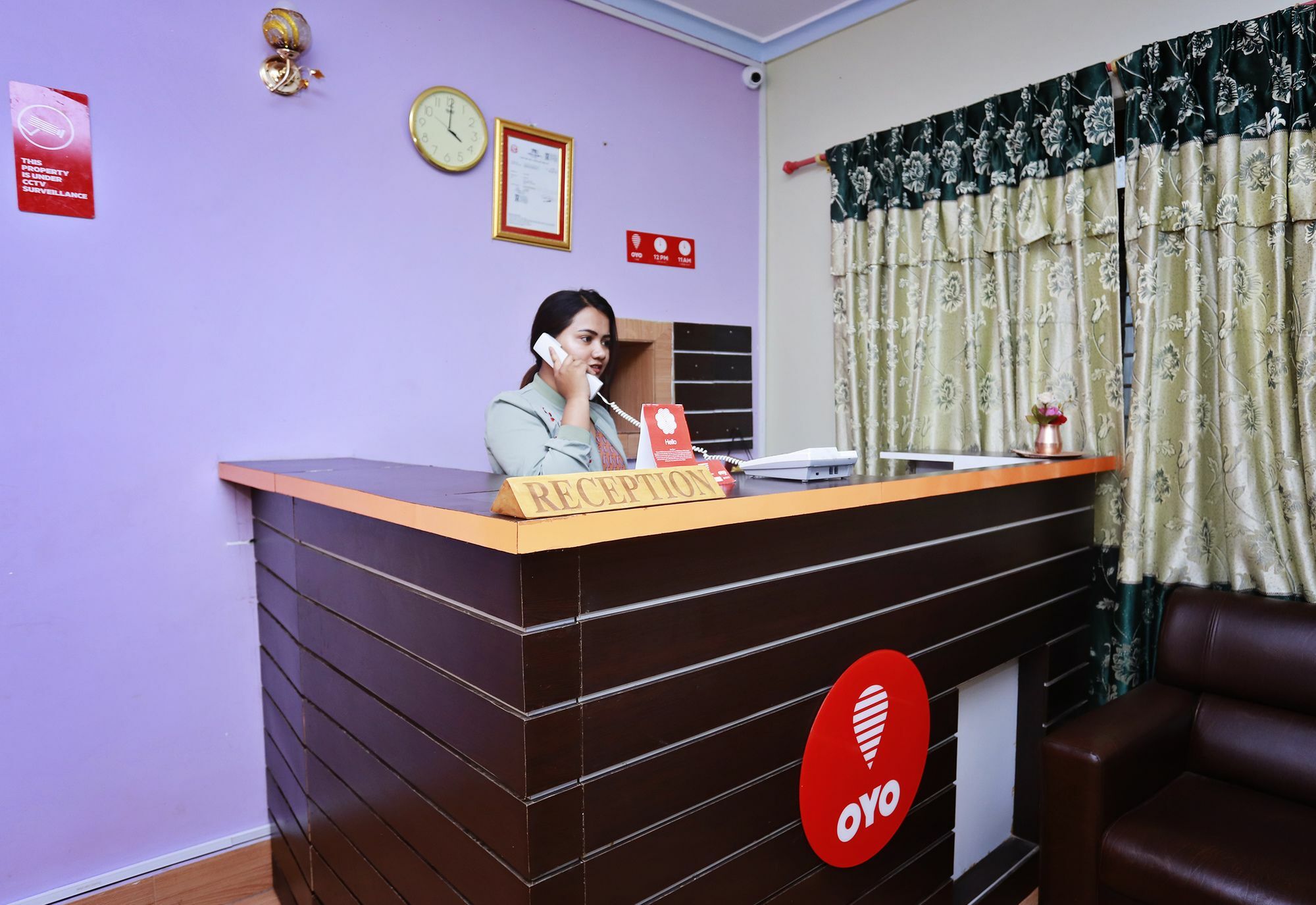 Oyo 575 Api Suites Pókhara Exteriér fotografie