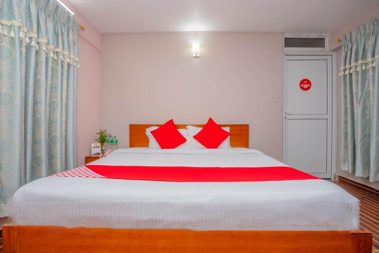 Oyo 575 Api Suites Pókhara Exteriér fotografie
