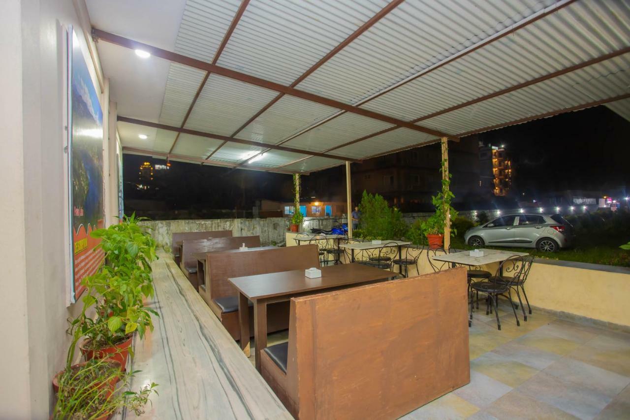Oyo 575 Api Suites Pókhara Exteriér fotografie